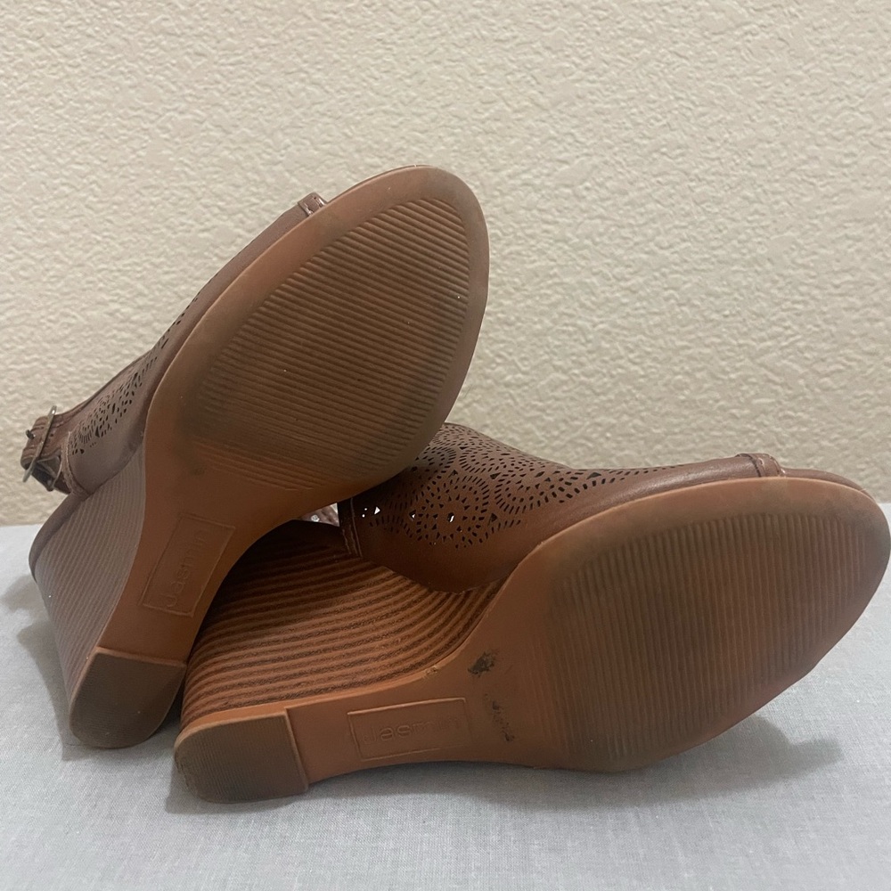 Open-Toe Wedge Sandals - Picture 3 of 3
